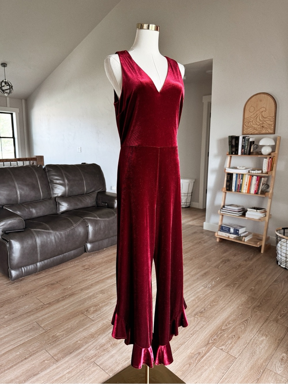 Sz 10 Betsey Johnson Ruby Red Velvet V Neck Ruffled Crop Flare Leg Jumpsuit GUC